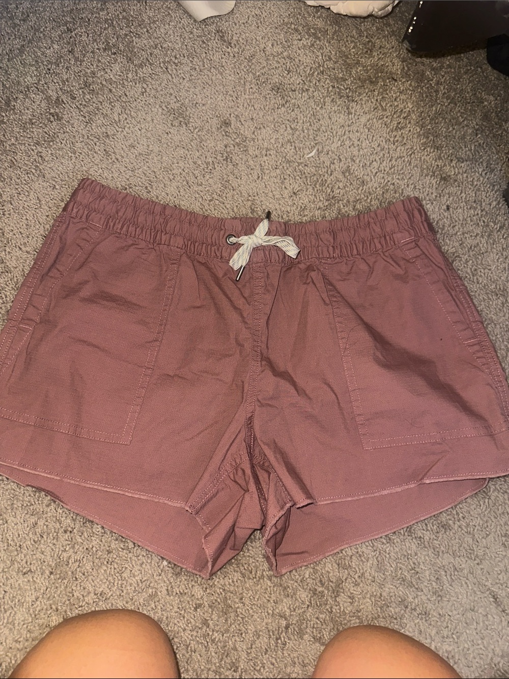 Vuori shorts sz large Casual Drawstring Women’s Shorts in Dusty Rose